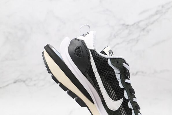 Nike sacai x VaporWaffle 'Black White' 9