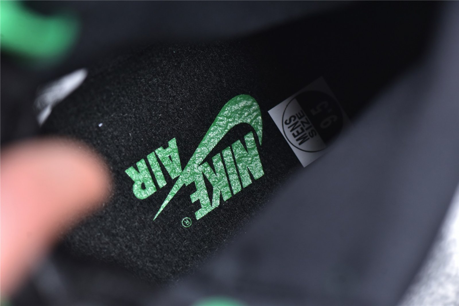 Nike AIR JORDAN 1 RETRO HIGH OG BLACK/LUCKY GREEN/WHITE DZ5485-031 – תמונה 3