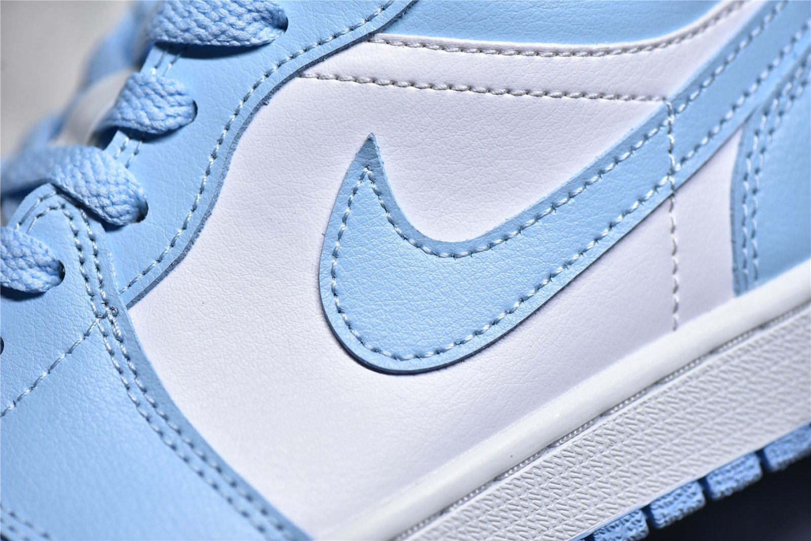 Nike AIR JORDAN 1 LOW WHITE/WHITE/ICE BLUE DC0774-141 – תמונה 8