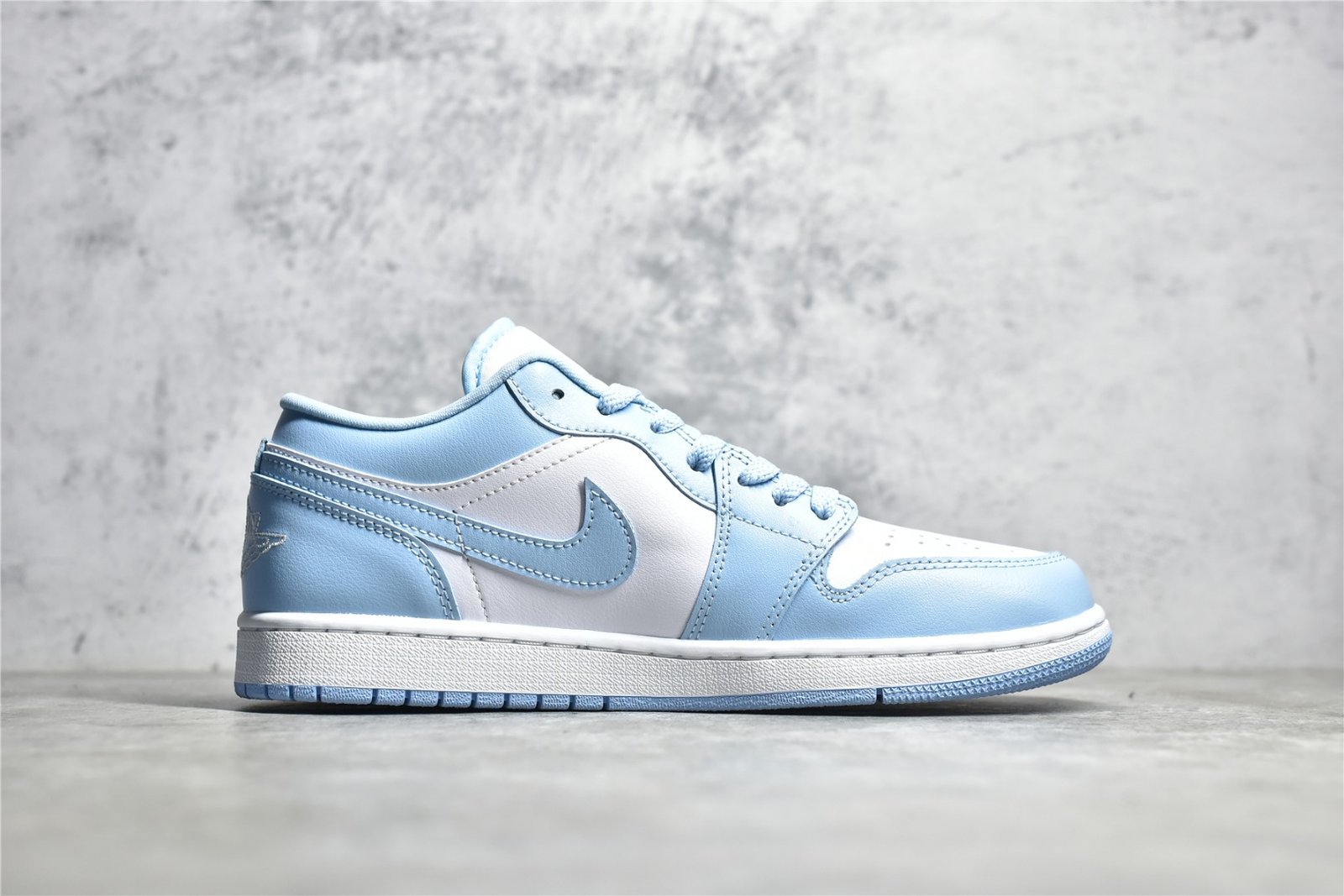 Nike AIR JORDAN 1 LOW WHITE/WHITE/ICE BLUE DC0774-141 – תמונה 17