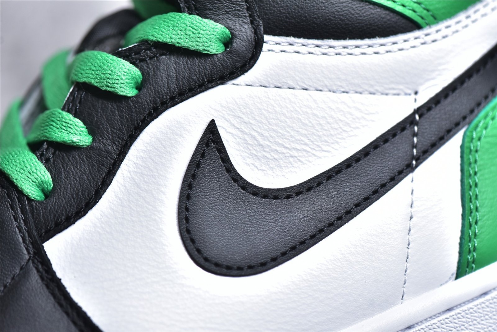 Nike AIR JORDAN 1 RETRO HIGH OG BLACK/LUCKY GREEN/WHITE DZ5485-031 – תמונה 8