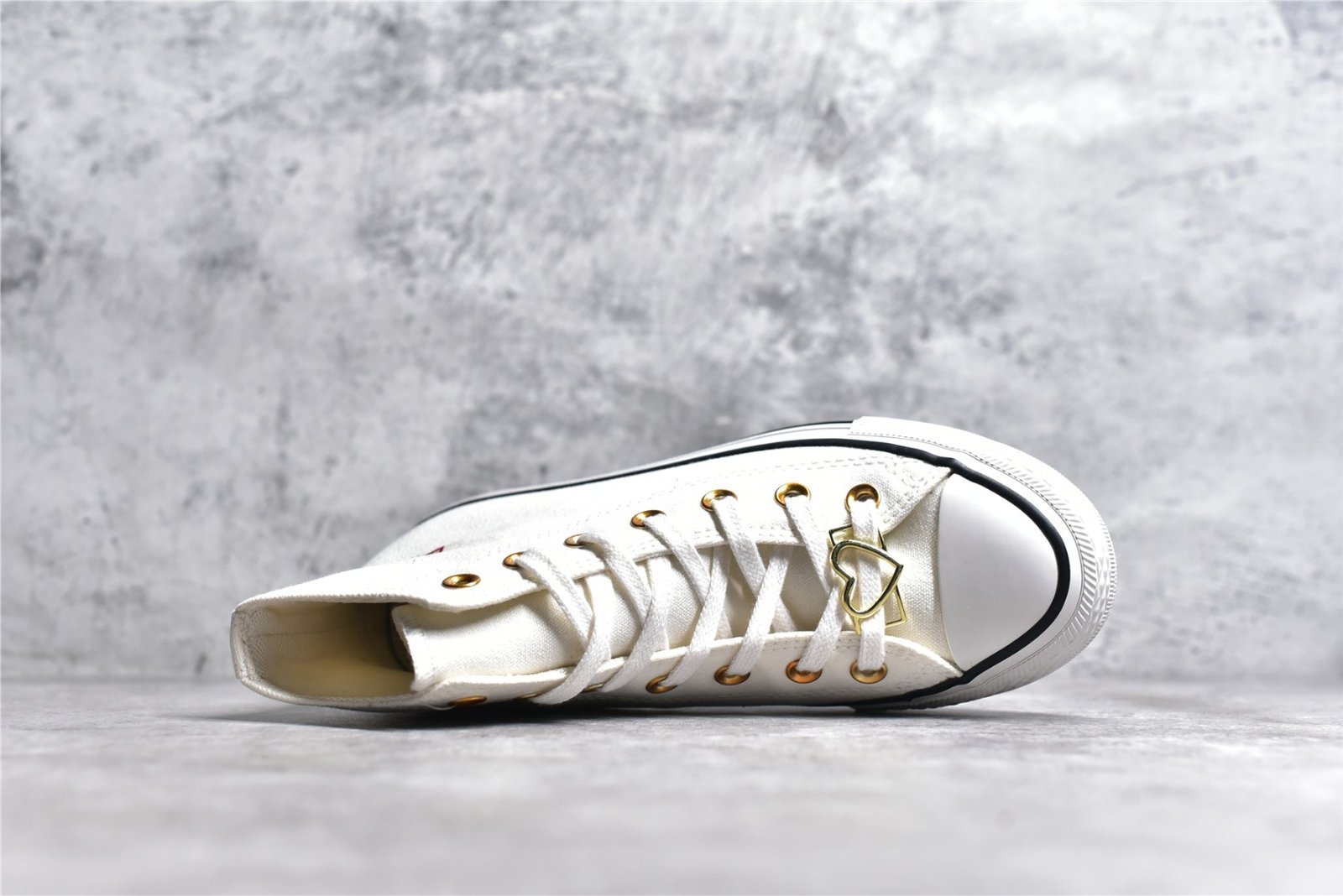 CONVERSE CHUCK TAYLOR ALL STAR HIGH VALENTINE'S DAY 2023 VINTAGE WHITE/WHITE A05139F – תמונה 7