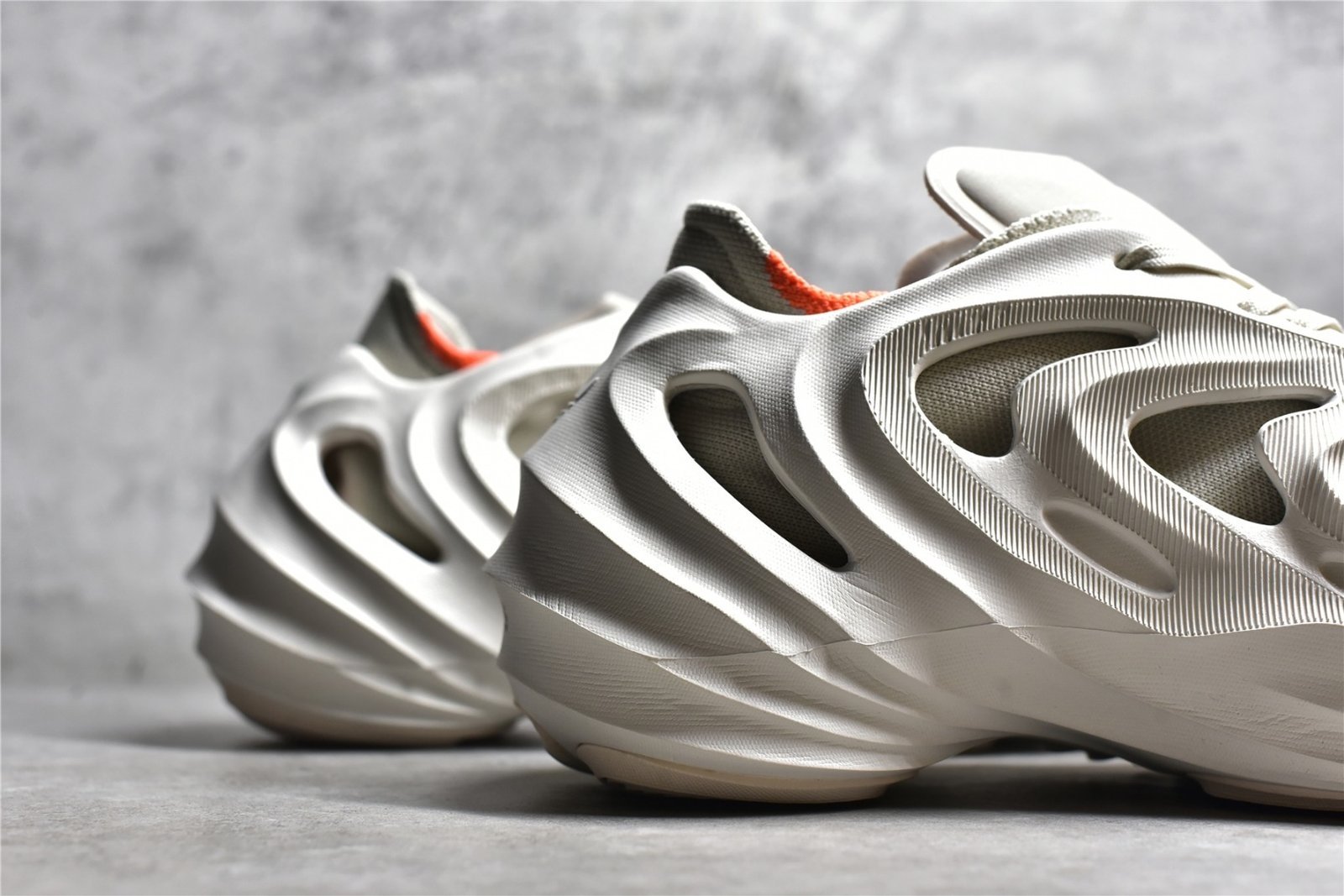 Adidas ADIFOM Q SHOES OFF-WHITE/ALUMINIUM/WONDER WHITE GY4455 – תמונה 11