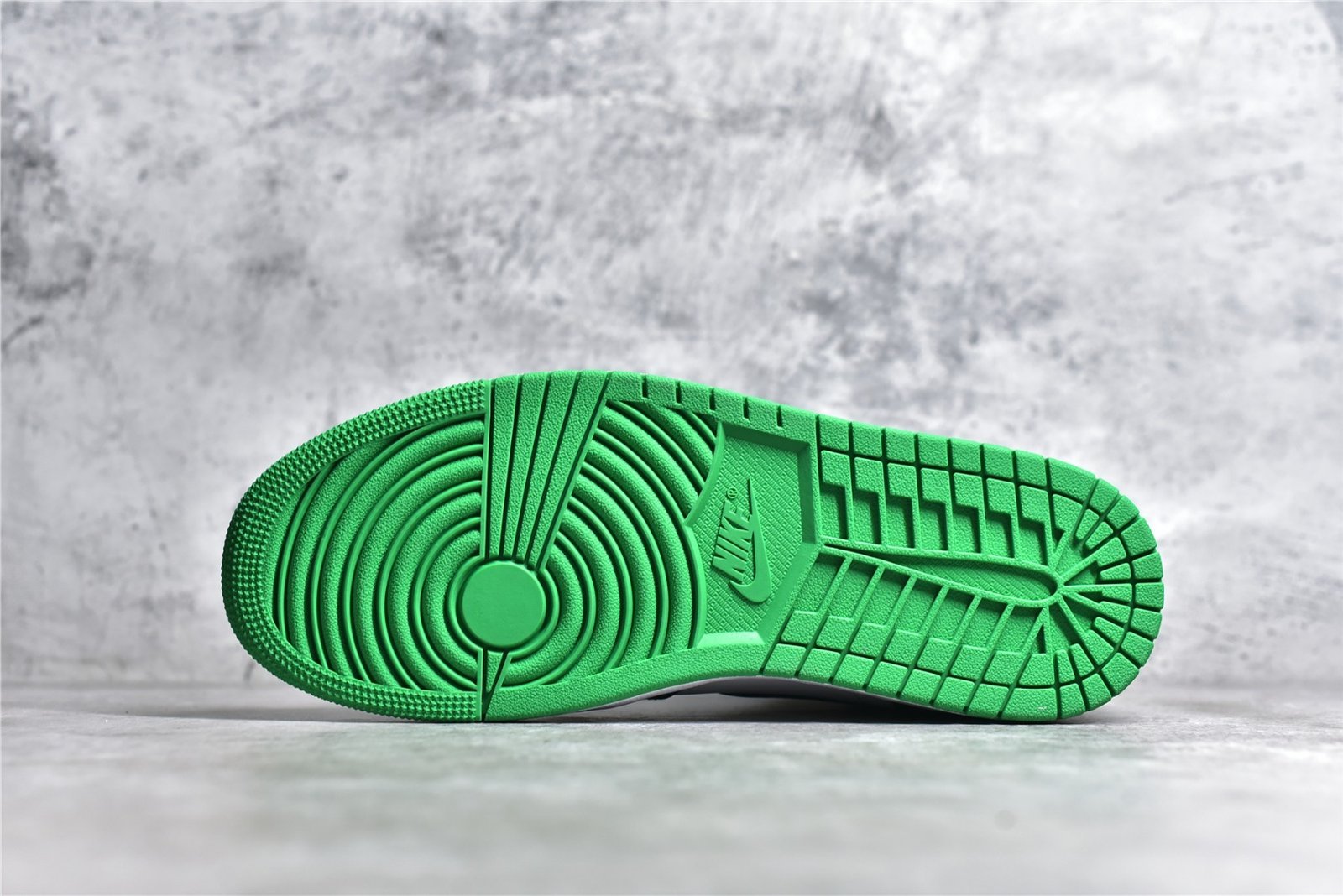 Nike AIR JORDAN 1 RETRO HIGH OG BLACK/LUCKY GREEN/WHITE DZ5485-031 – תמונה 15