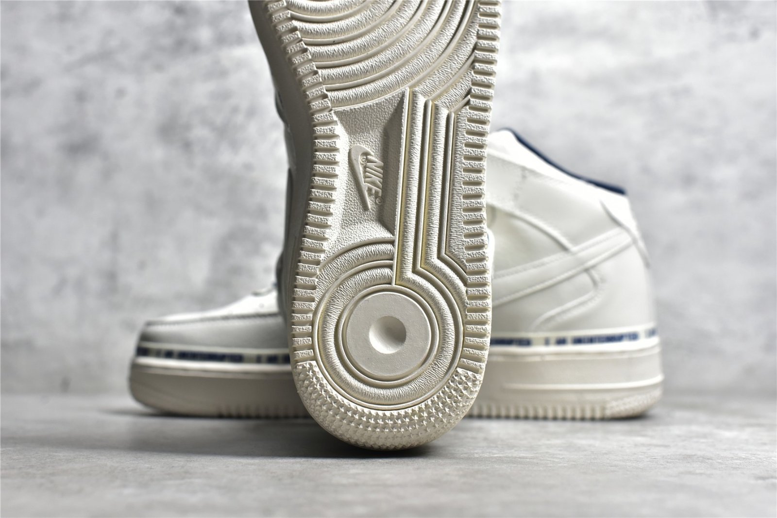 Nike AIR FORCE 1 07 MID MORE THAN X UNINTERRUPTED WHITE/NAVY BLUE/WHITE NU8802-303 – תמונה 12