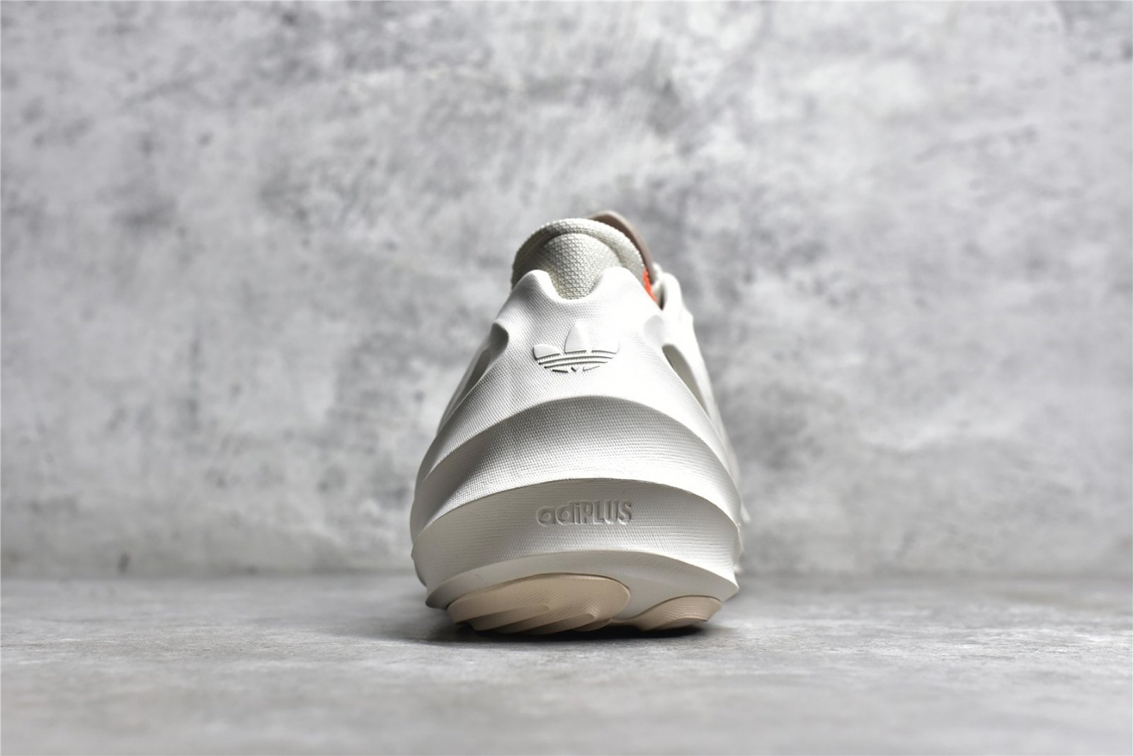 Adidas ADIFOM Q SHOES OFF-WHITE/ALUMINIUM/WONDER WHITE GY4455 – תמונה 14