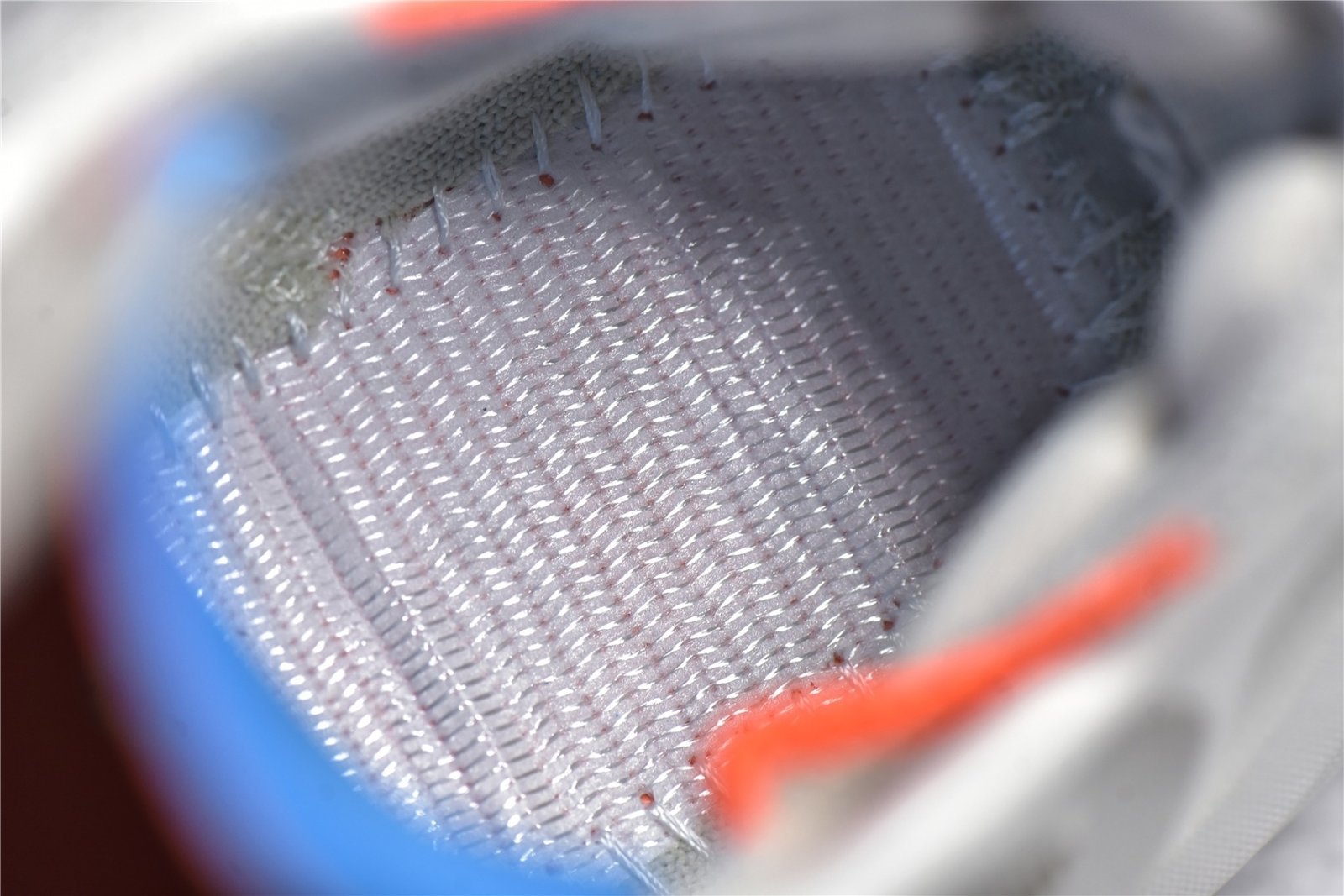 Adidas ADIFOM Q SHOES OFF-WHITE/ALUMINIUM/WONDER WHITE GY4455 – תמונה 2