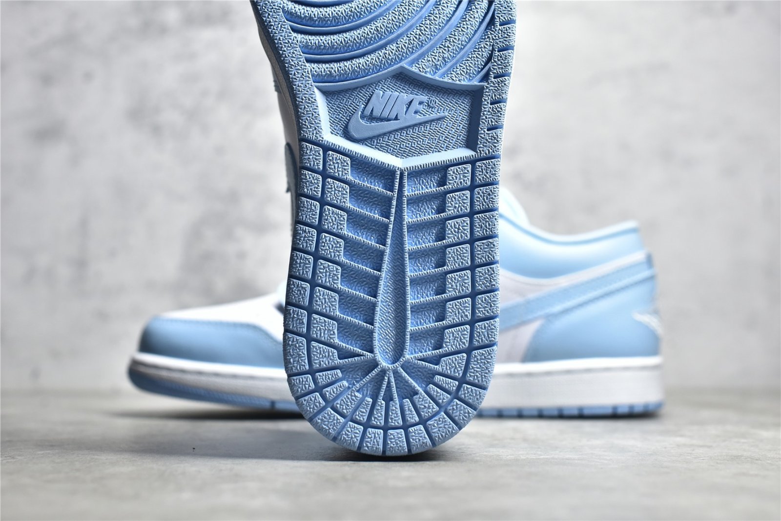 Nike AIR JORDAN 1 LOW WHITE/WHITE/ICE BLUE DC0774-141 – תמונה 12
