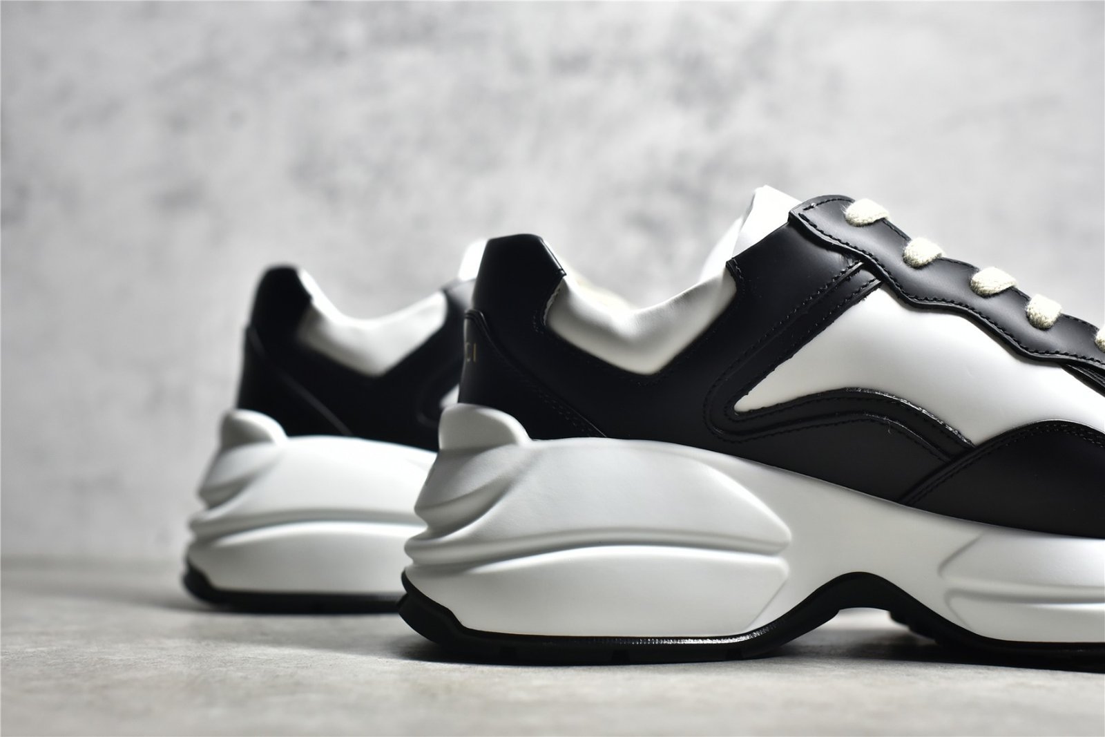 GUCCI RHYTON VINTAGE TRAINER SNEAKER WHITE/BLACK – תמונה 11