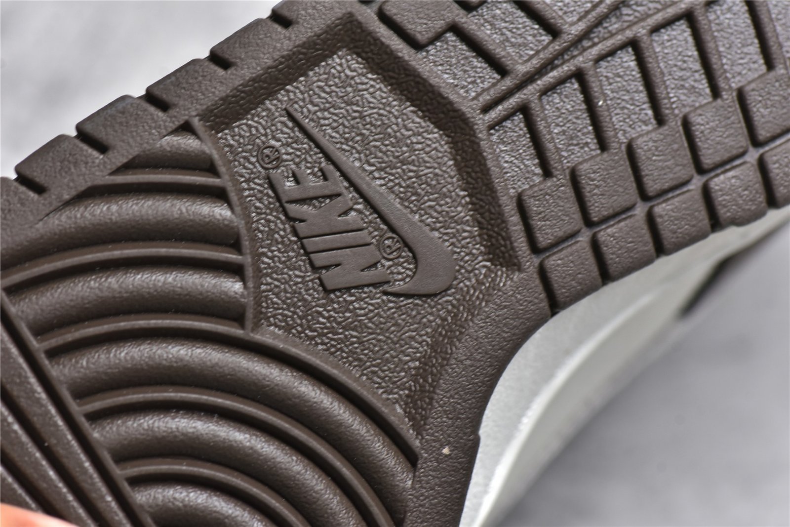 Nike SB DUNK LOW STEAMBOY OST X OTOMO KATSUHIRO WHITE/BROWN/WHITE LF0039-001 – תמונה 6