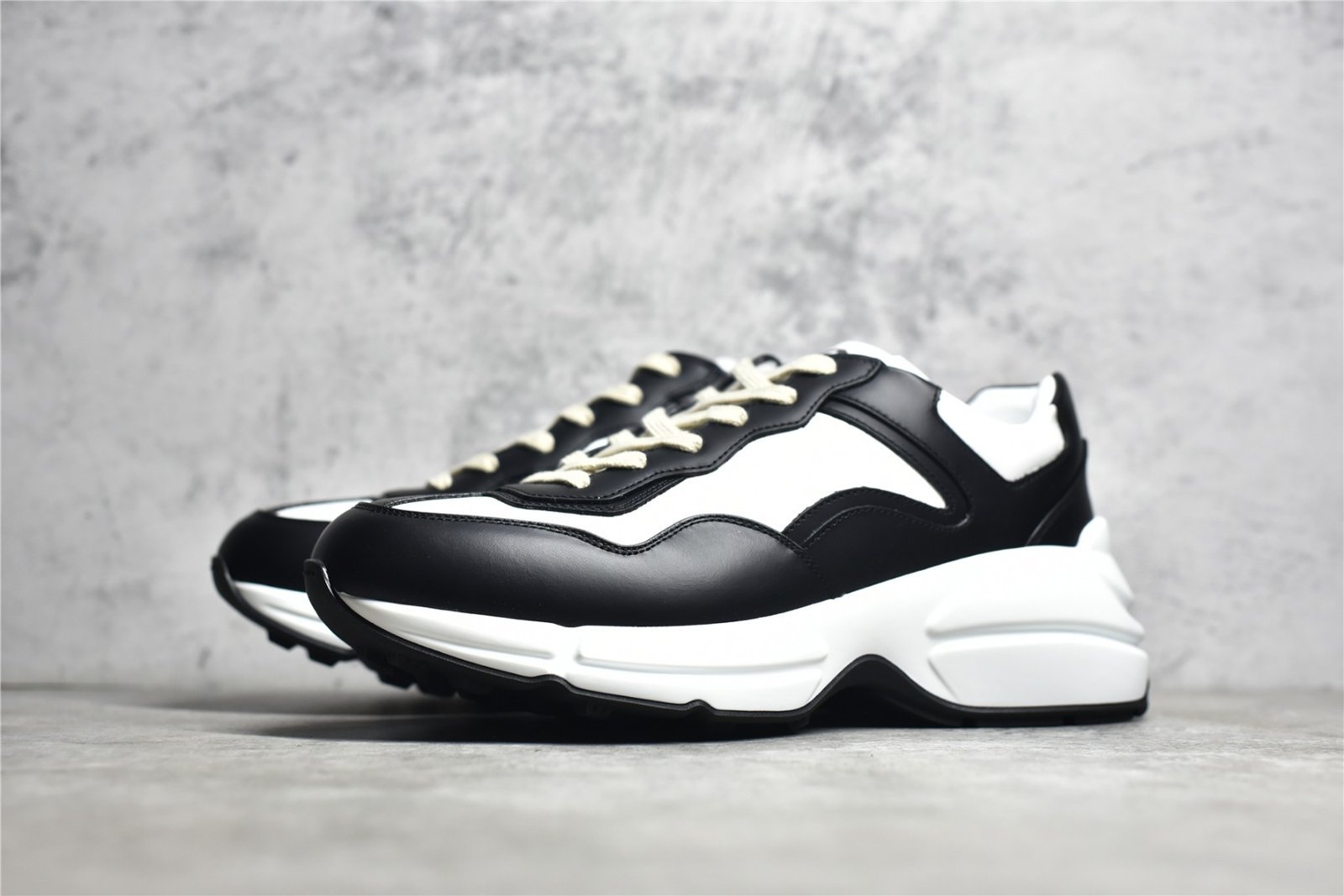 GUCCI RHYTON VINTAGE TRAINER SNEAKER WHITE/BLACK – תמונה 18