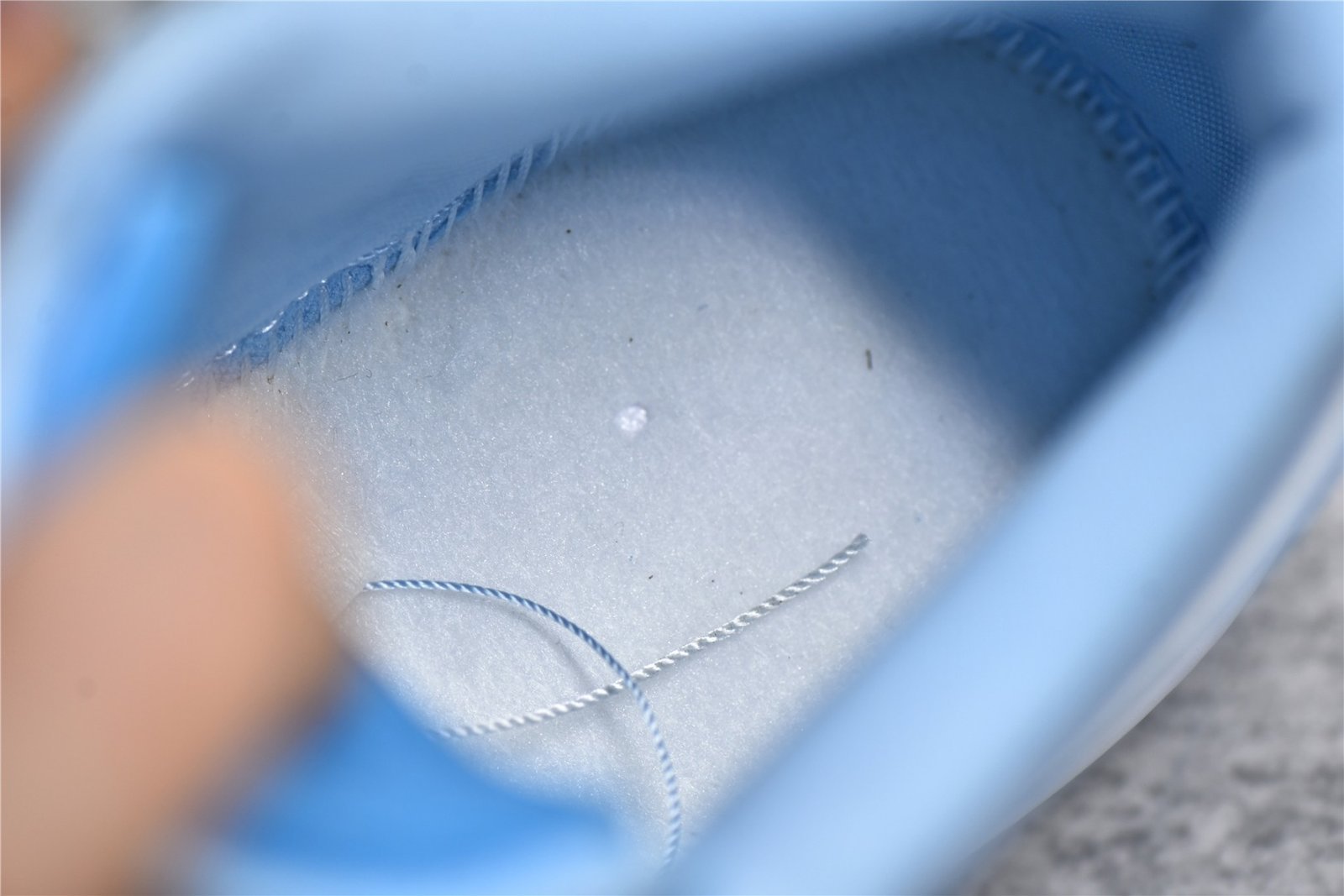 Nike AIR JORDAN 1 LOW WHITE/WHITE/ICE BLUE DC0774-141 – תמונה 3