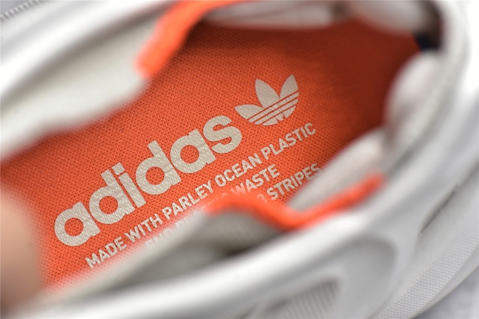 Adidas ADIFOM Q SHOES OFF-WHITE/ALUMINIUM/WONDER WHITE GY4455 – תמונה 4