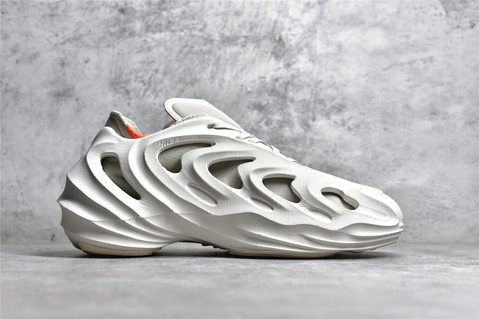 Adidas ADIFOM Q SHOES OFF-WHITE/ALUMINIUM/WONDER WHITE GY4455 – תמונה 17