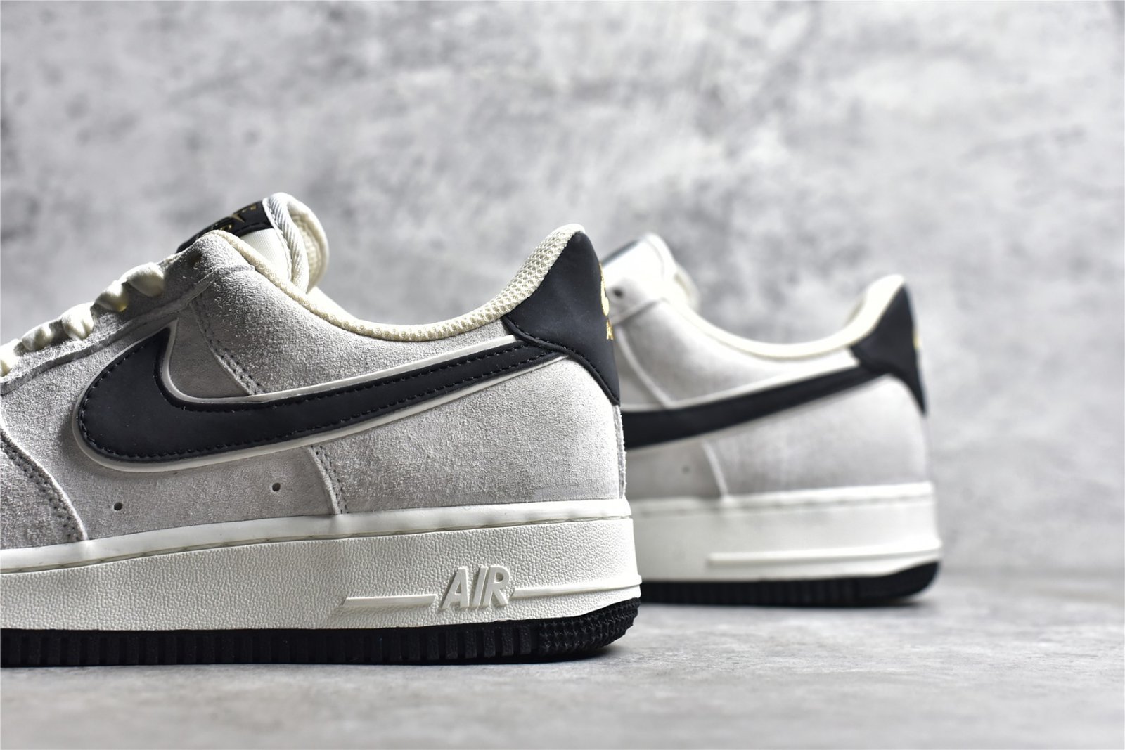 Nike AIR FORCE 1 LOW 07 BEIGE/BLACK/GOLD KK5636-810 – תמונה 4