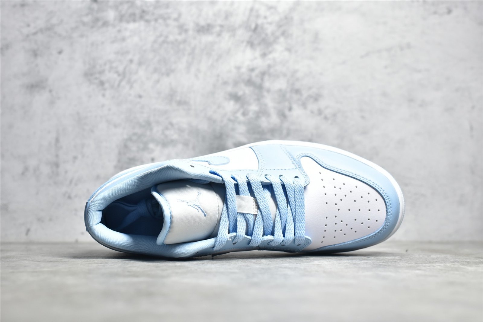 Nike AIR JORDAN 1 LOW WHITE/WHITE/ICE BLUE DC0774-141 – תמונה 16