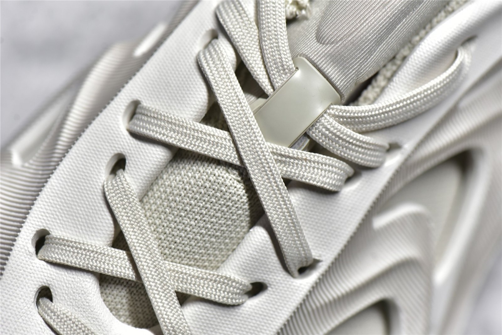 Adidas ADIFOM Q SHOES OFF-WHITE/ALUMINIUM/WONDER WHITE GY4455 – תמונה 8