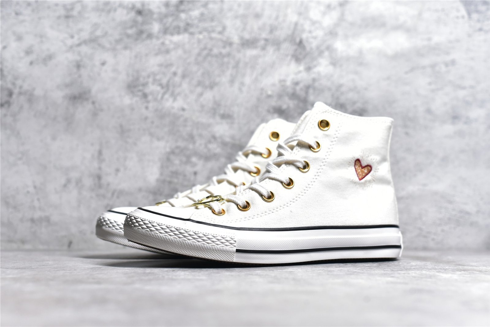 CONVERSE CHUCK TAYLOR ALL STAR HIGH VALENTINE'S DAY 2023 VINTAGE WHITE/WHITE A05139F – תמונה 9