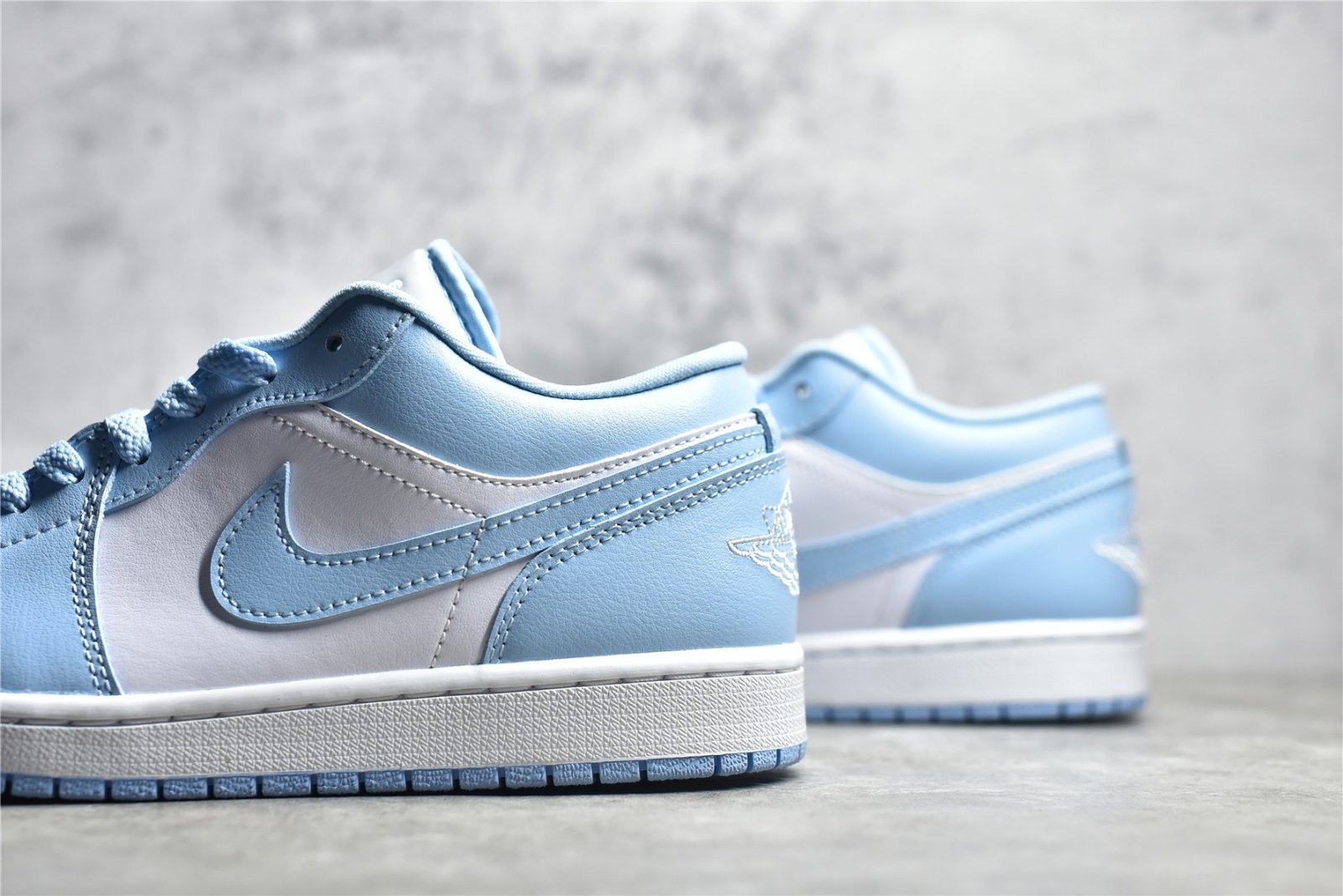 Nike AIR JORDAN 1 LOW WHITE/WHITE/ICE BLUE DC0774-141 – תמונה 13