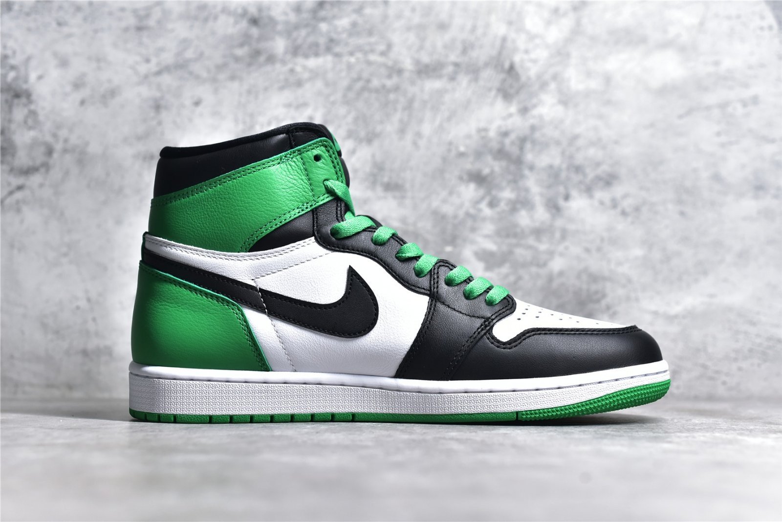 Nike AIR JORDAN 1 RETRO HIGH OG BLACK/LUCKY GREEN/WHITE DZ5485-031 – תמונה 17