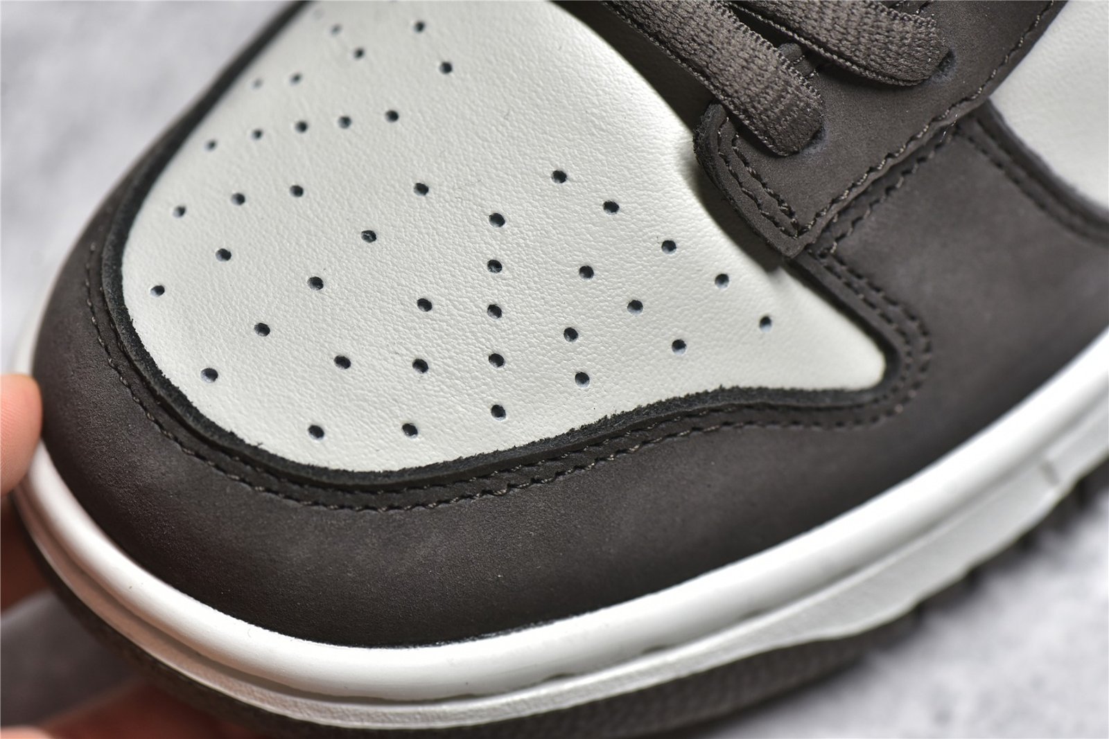 Nike SB DUNK LOW STEAMBOY OST X OTOMO KATSUHIRO WHITE/BROWN/WHITE LF0039-001 – תמונה 9