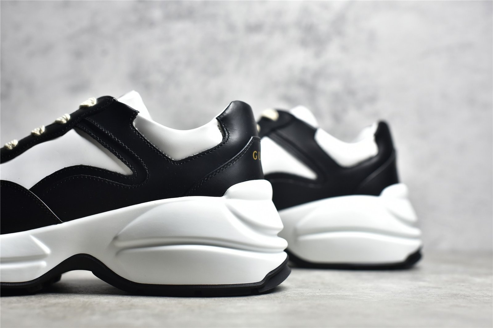 GUCCI RHYTON VINTAGE TRAINER SNEAKER WHITE/BLACK – תמונה 13