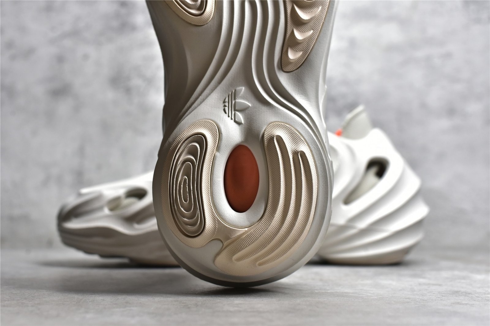 Adidas ADIFOM Q SHOES OFF-WHITE/ALUMINIUM/WONDER WHITE GY4455 – תמונה 12