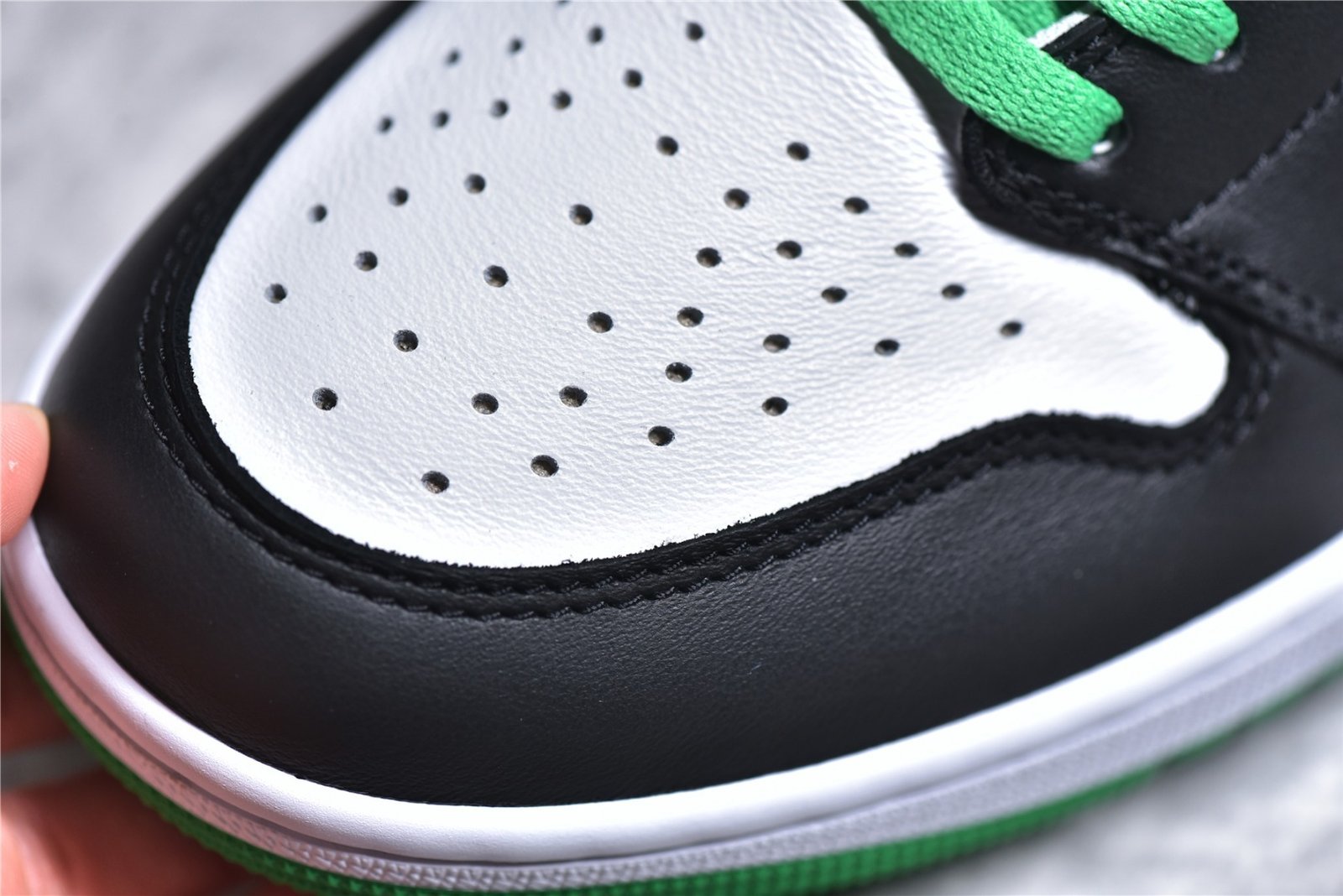 Nike AIR JORDAN 1 RETRO HIGH OG BLACK/LUCKY GREEN/WHITE DZ5485-031 – תמונה 10