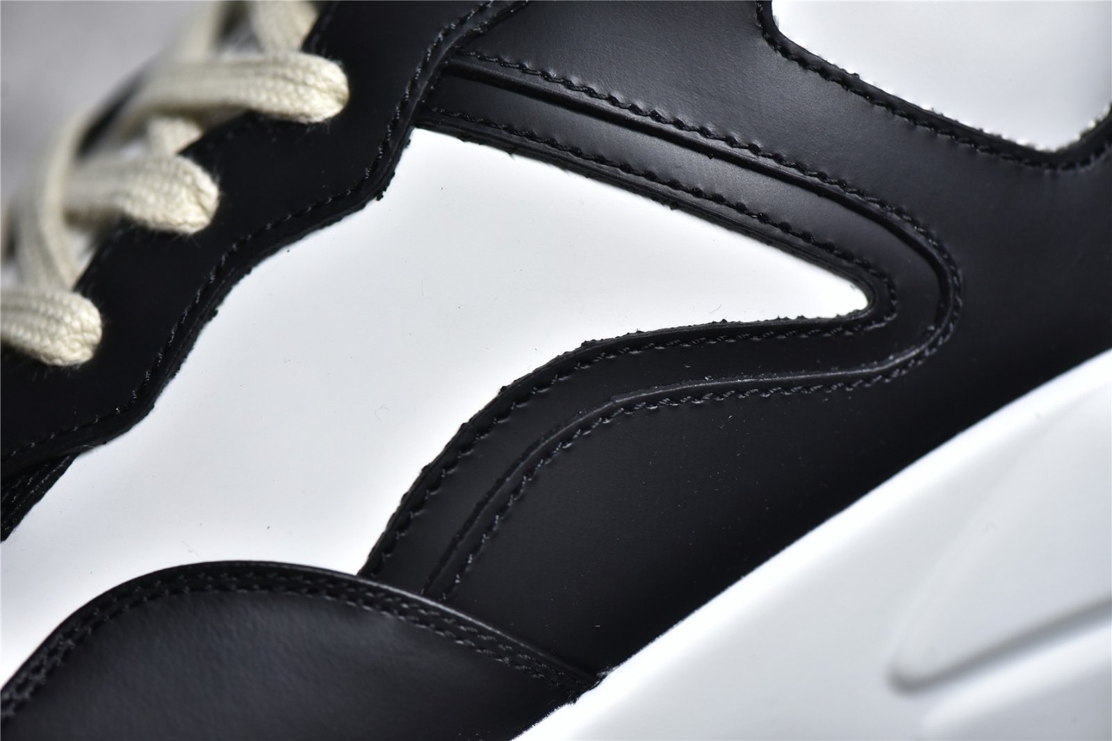 GUCCI RHYTON VINTAGE TRAINER SNEAKER WHITE/BLACK – תמונה 7