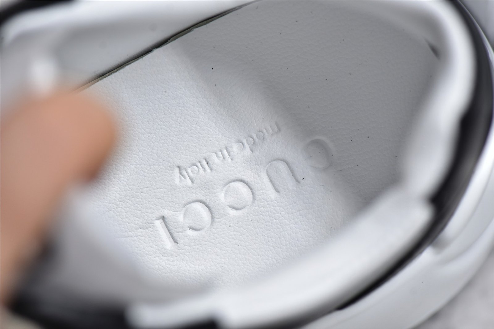 GUCCI RHYTON VINTAGE TRAINER SNEAKER WHITE/BLACK – תמונה 4