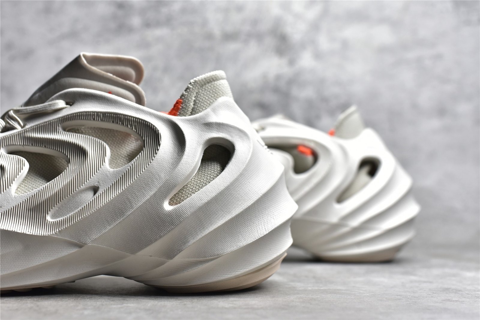 Adidas ADIFOM Q SHOES OFF-WHITE/ALUMINIUM/WONDER WHITE GY4455 – תמונה 13