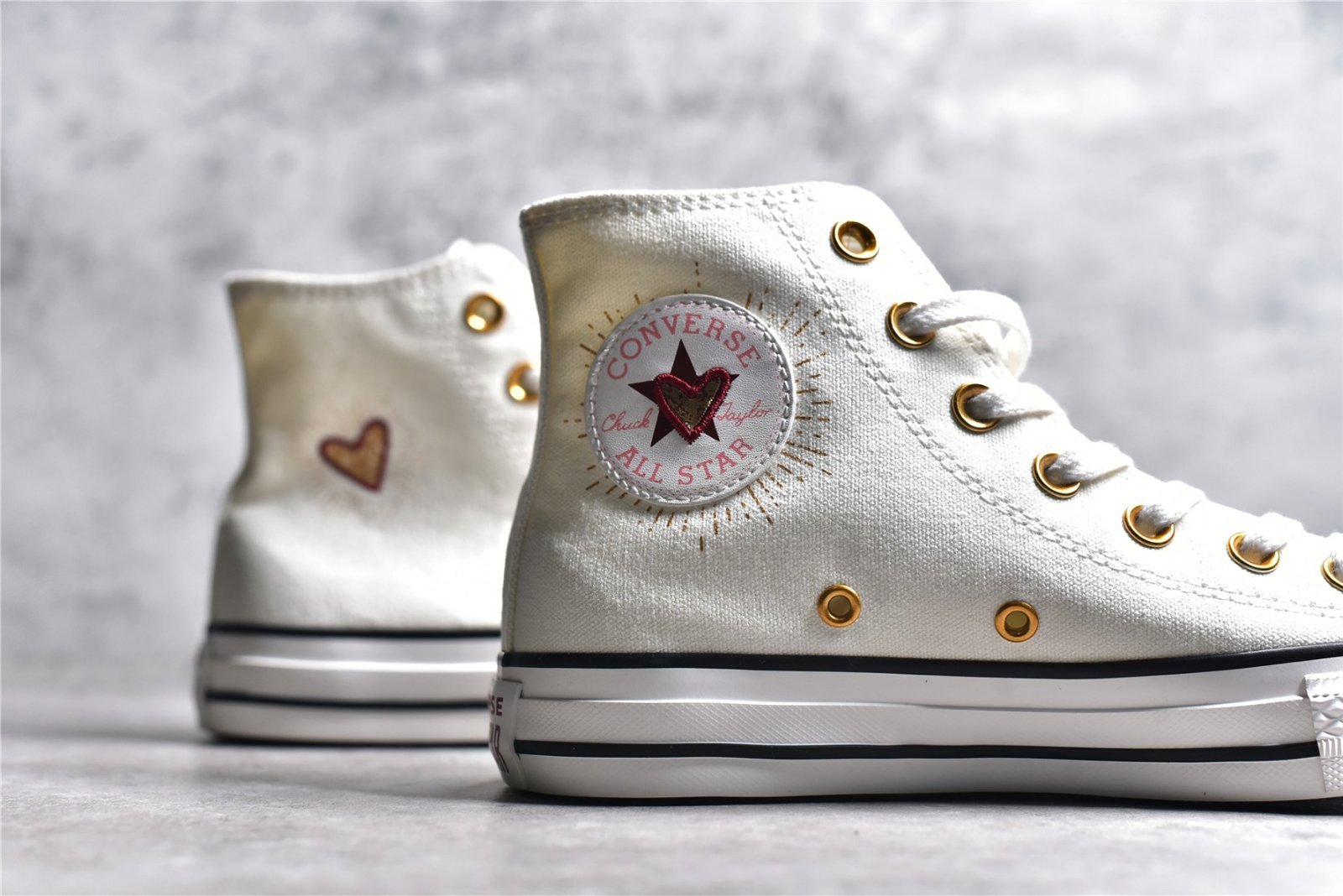 CONVERSE CHUCK TAYLOR ALL STAR HIGH VALENTINE'S DAY 2023 VINTAGE WHITE/WHITE A05139F – תמונה 2