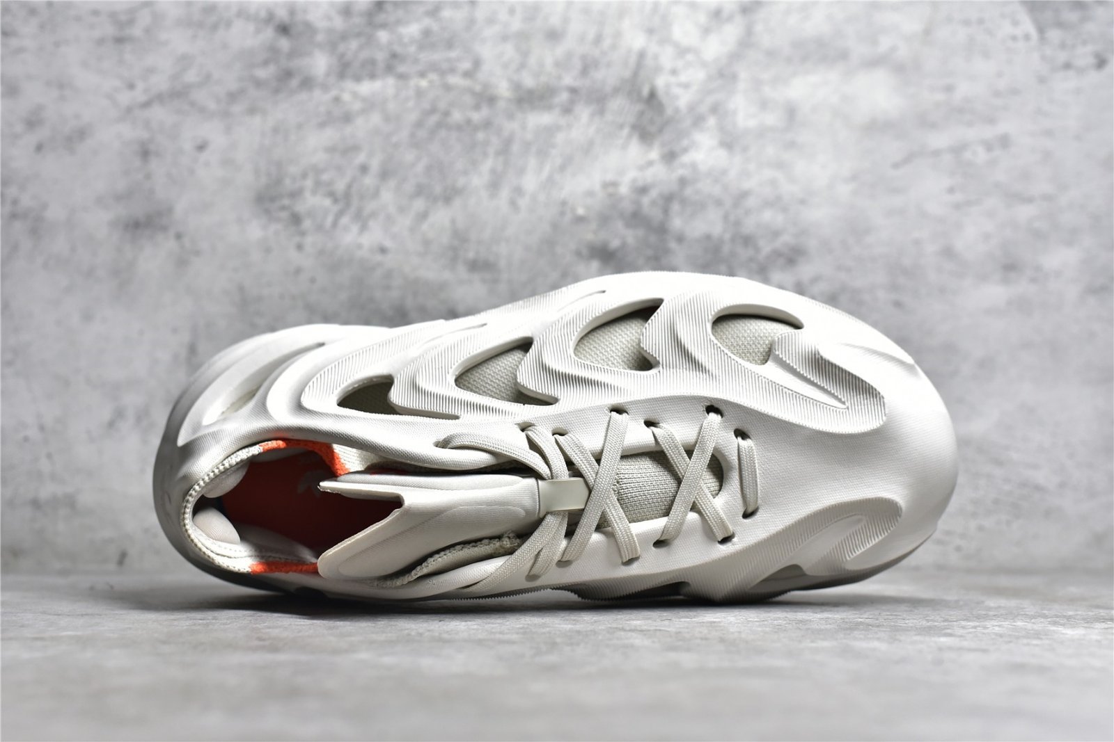 Adidas ADIFOM Q SHOES OFF-WHITE/ALUMINIUM/WONDER WHITE GY4455 – תמונה 16