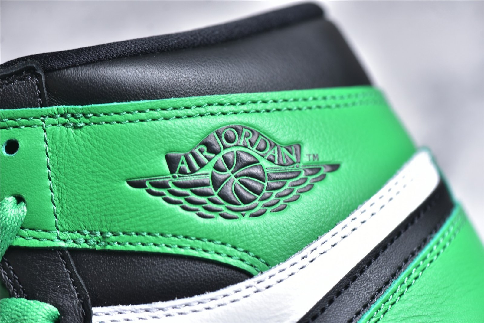 Nike AIR JORDAN 1 RETRO HIGH OG BLACK/LUCKY GREEN/WHITE DZ5485-031 – תמונה 7
