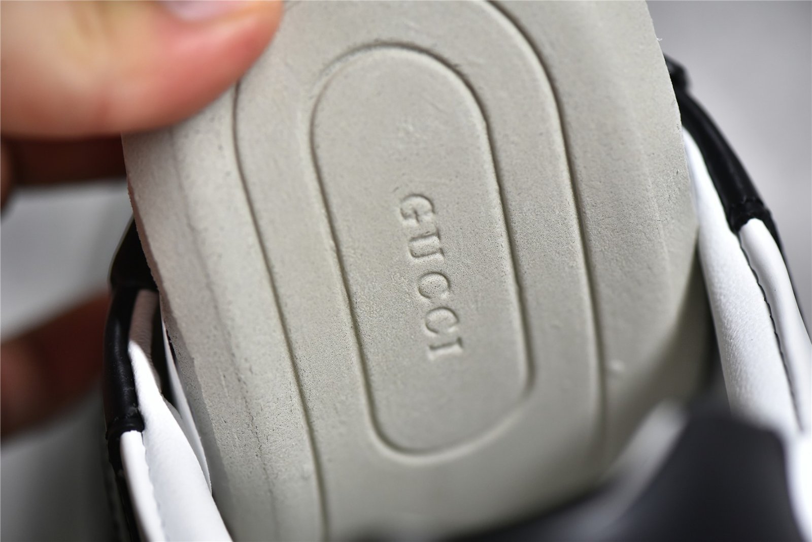 GUCCI RHYTON VINTAGE TRAINER SNEAKER WHITE/BLACK – תמונה 3