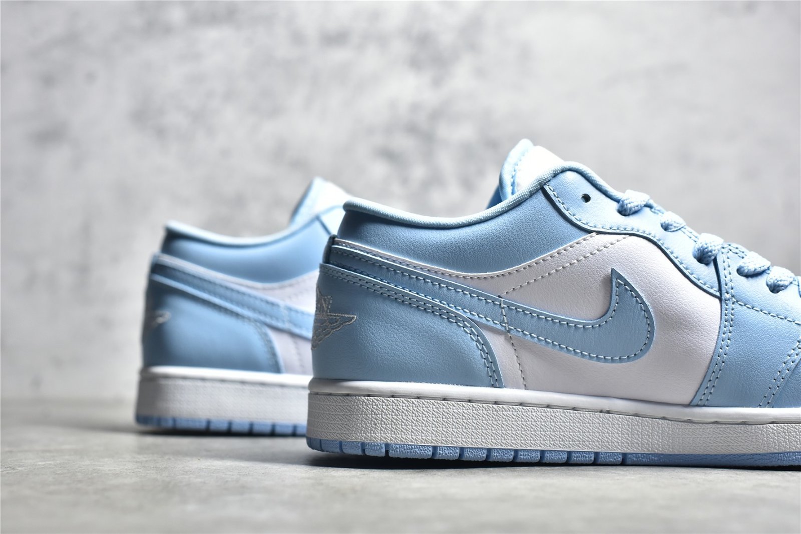 Nike AIR JORDAN 1 LOW WHITE/WHITE/ICE BLUE DC0774-141 – תמונה 11