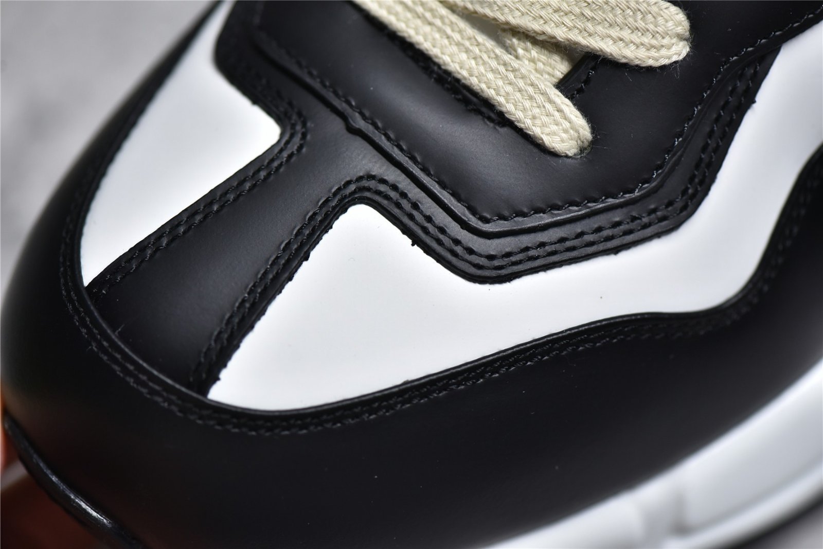 GUCCI RHYTON VINTAGE TRAINER SNEAKER WHITE/BLACK – תמונה 10
