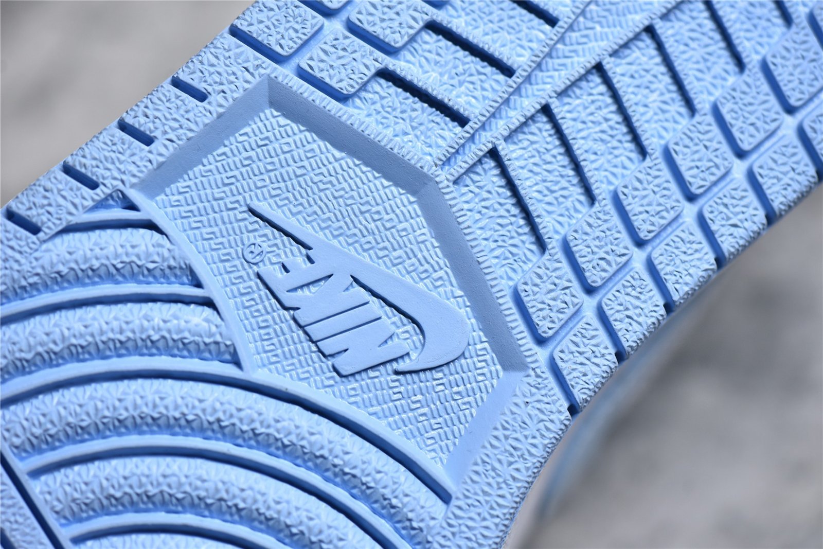 Nike AIR JORDAN 1 LOW WHITE/WHITE/ICE BLUE DC0774-141 – תמונה 6