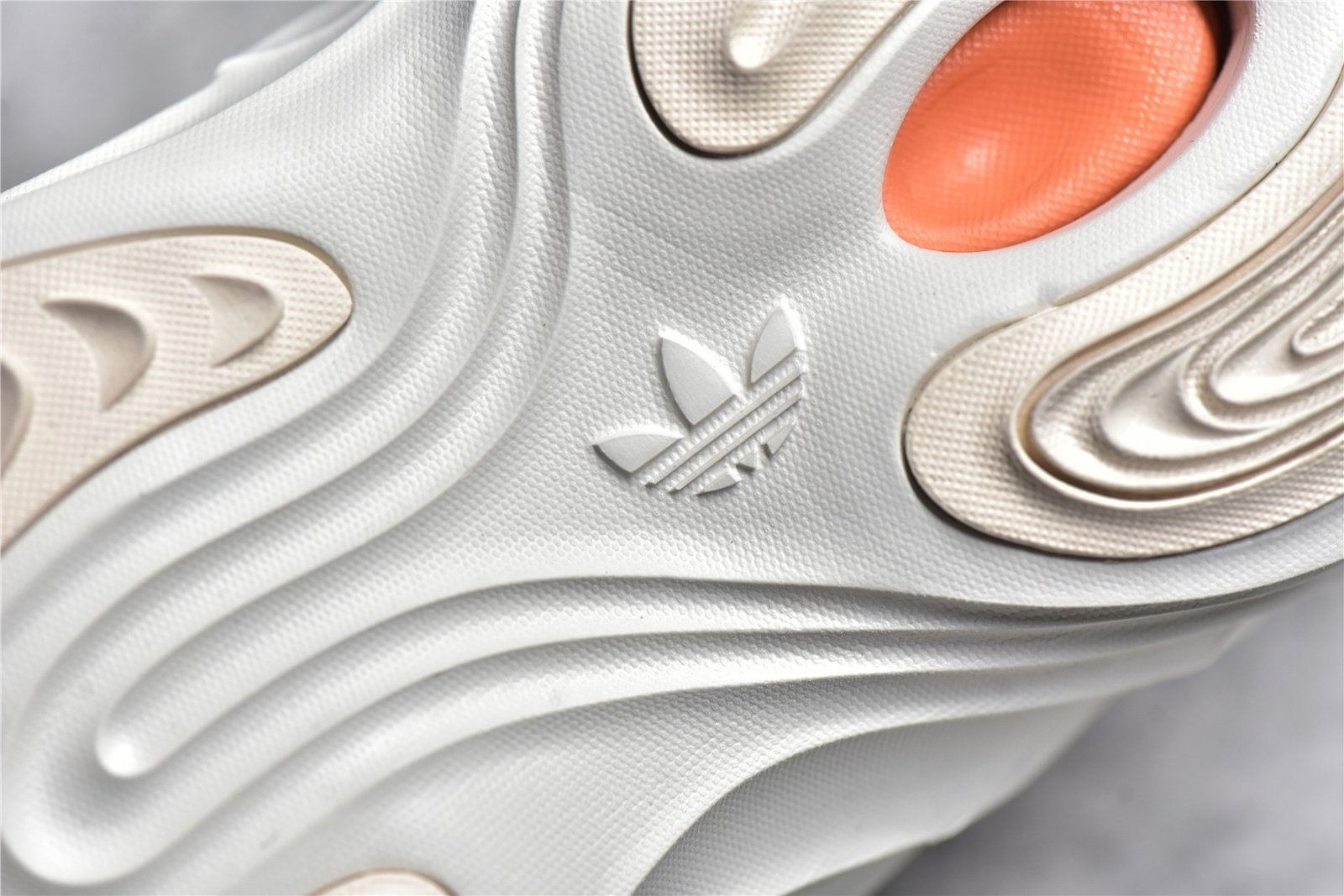 Adidas ADIFOM Q SHOES OFF-WHITE/ALUMINIUM/WONDER WHITE GY4455 – תמונה 6