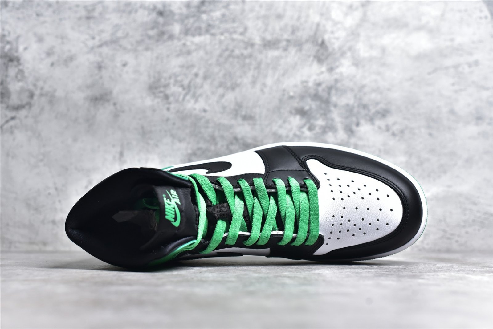 Nike AIR JORDAN 1 RETRO HIGH OG BLACK/LUCKY GREEN/WHITE DZ5485-031 – תמונה 16