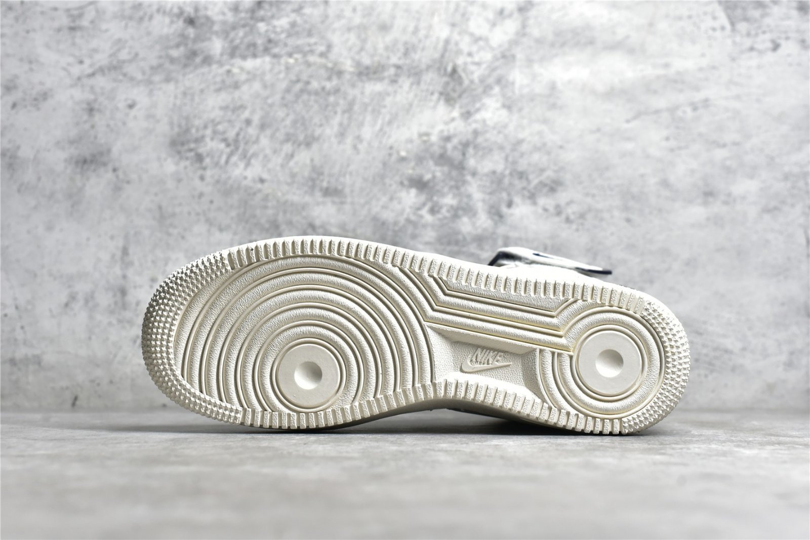 Nike AIR FORCE 1 07 MID MORE THAN X UNINTERRUPTED WHITE/NAVY BLUE/WHITE NU8802-303 – תמונה 15