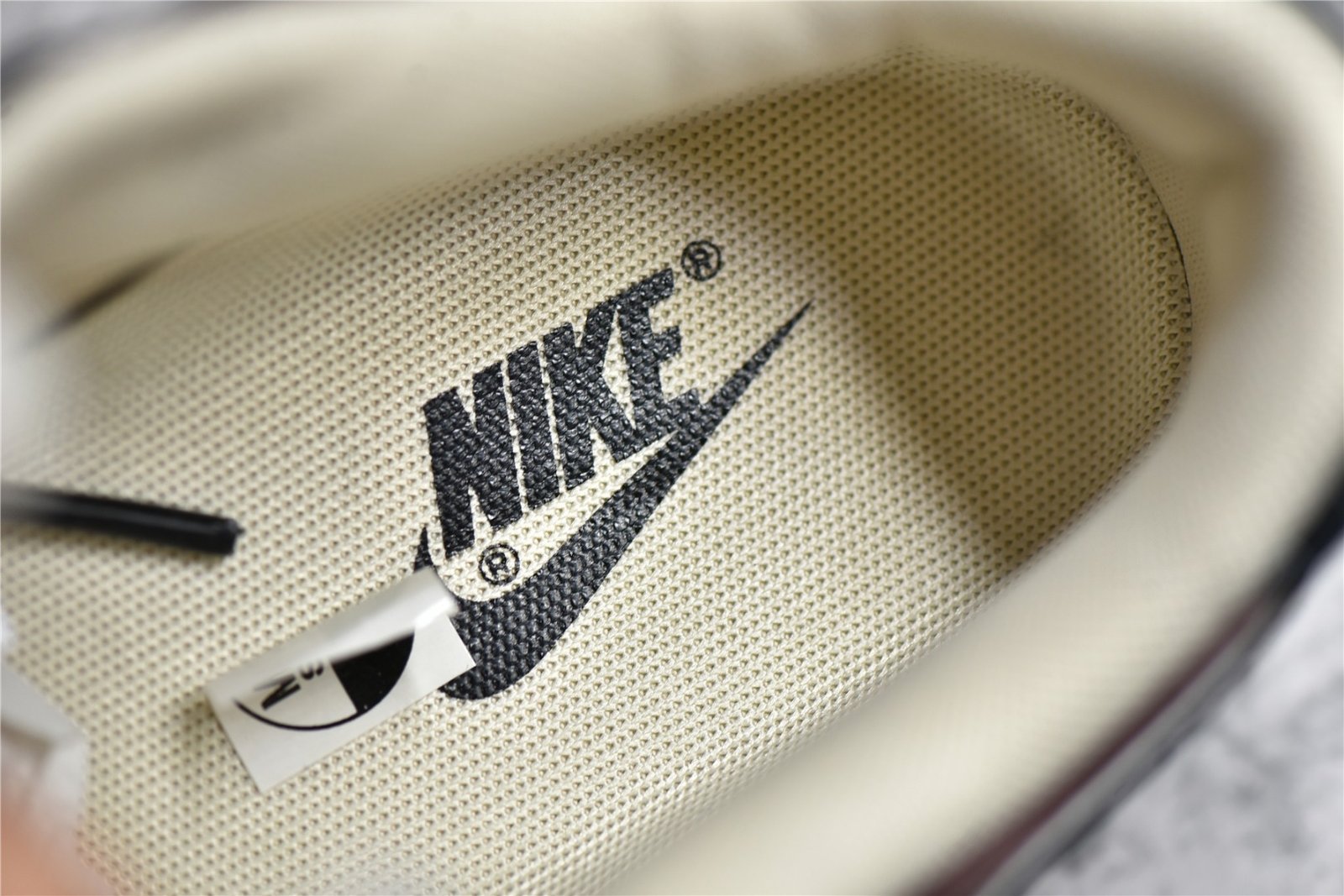 Nike SB DUNK LOW STEAMBOY OST X OTOMO KATSUHIRO BEIGE/BLACK/DARK BROWN LF0039-028 – תמונה 4