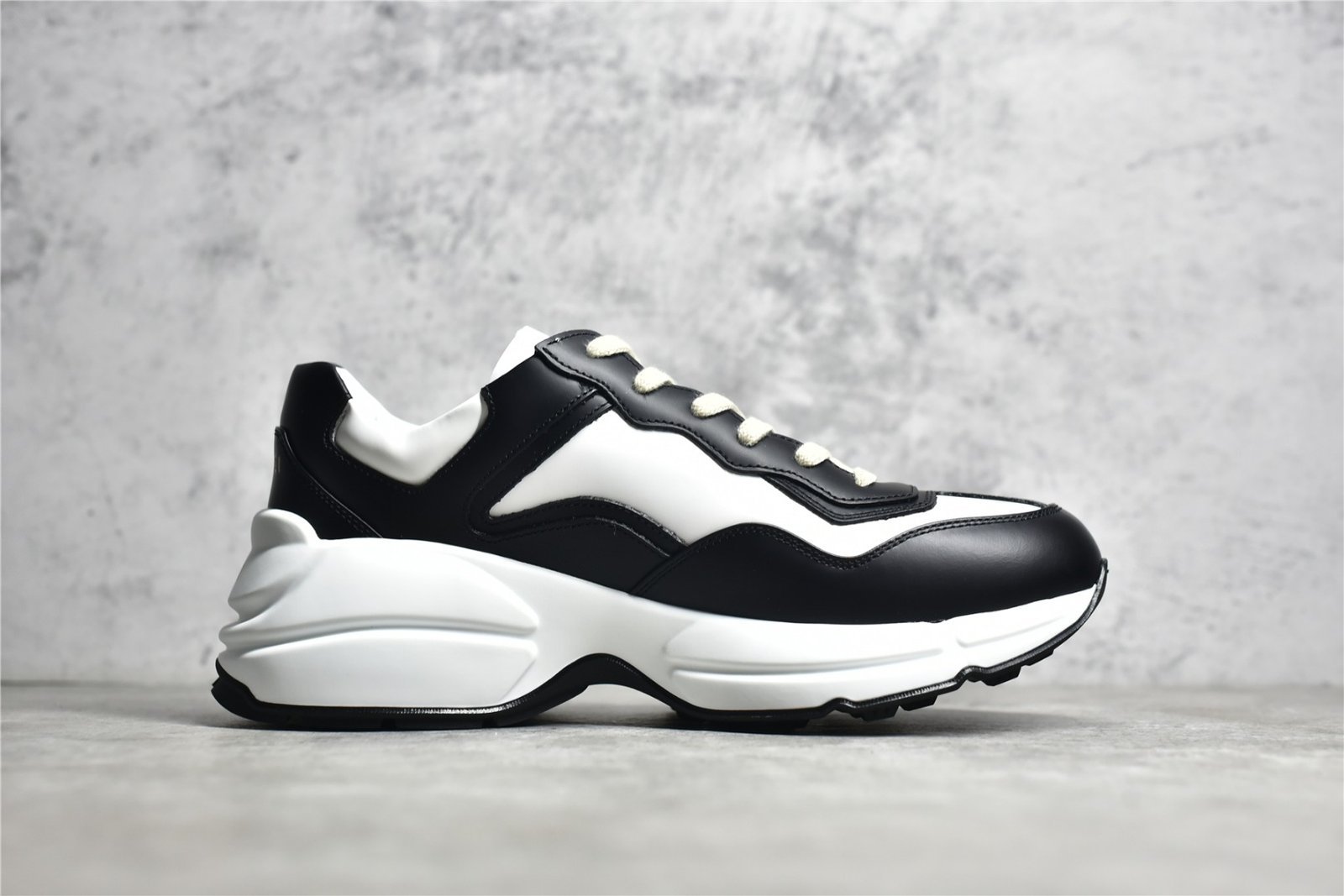 GUCCI RHYTON VINTAGE TRAINER SNEAKER WHITE/BLACK – תמונה 17