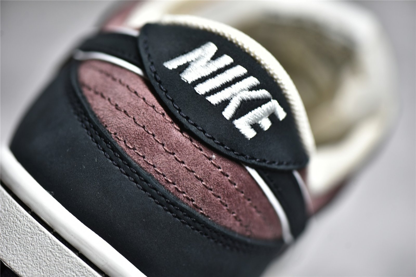 Nike SB DUNK LOW STEAMBOY OST X OTOMO KATSUHIRO BEIGE/BLACK/DARK BROWN LF0039-028 – תמונה 7