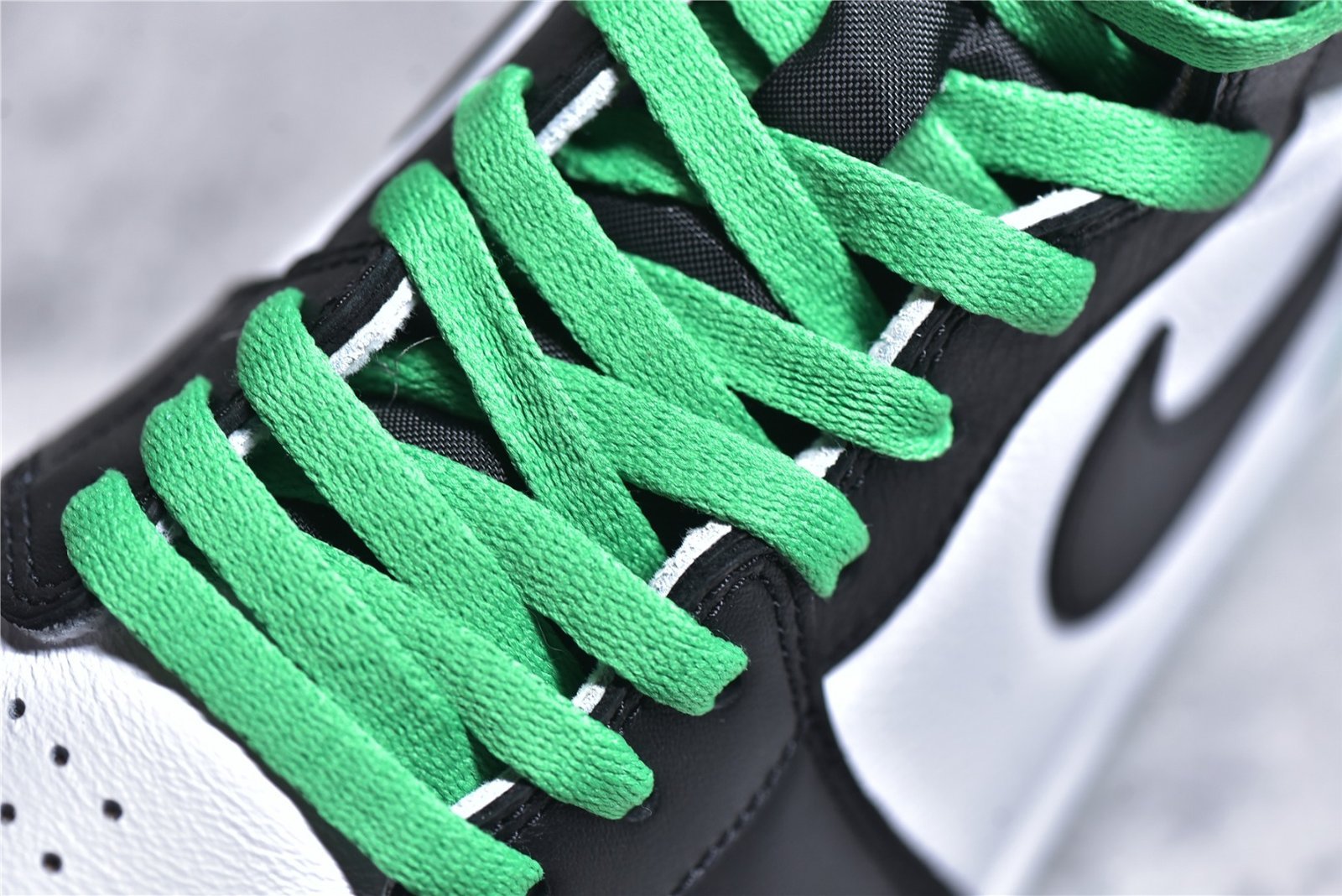 Nike AIR JORDAN 1 RETRO HIGH OG BLACK/LUCKY GREEN/WHITE DZ5485-031 – תמונה 9