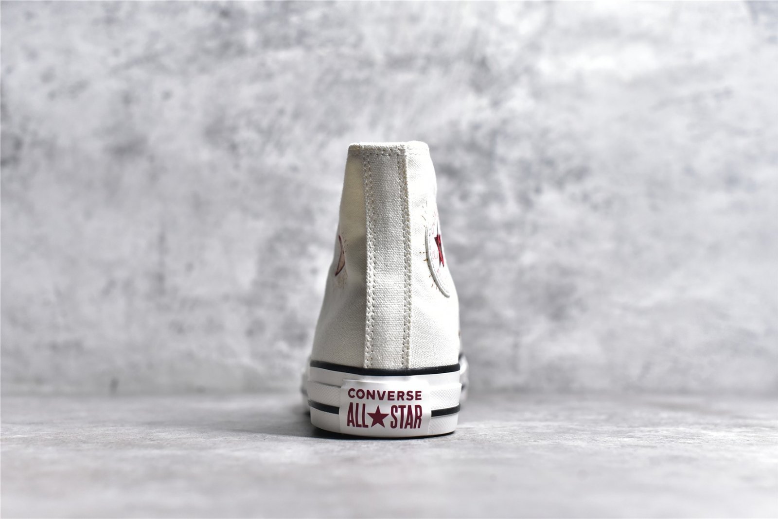 CONVERSE CHUCK TAYLOR ALL STAR HIGH VALENTINE'S DAY 2023 VINTAGE WHITE/WHITE A05139F – תמונה 5