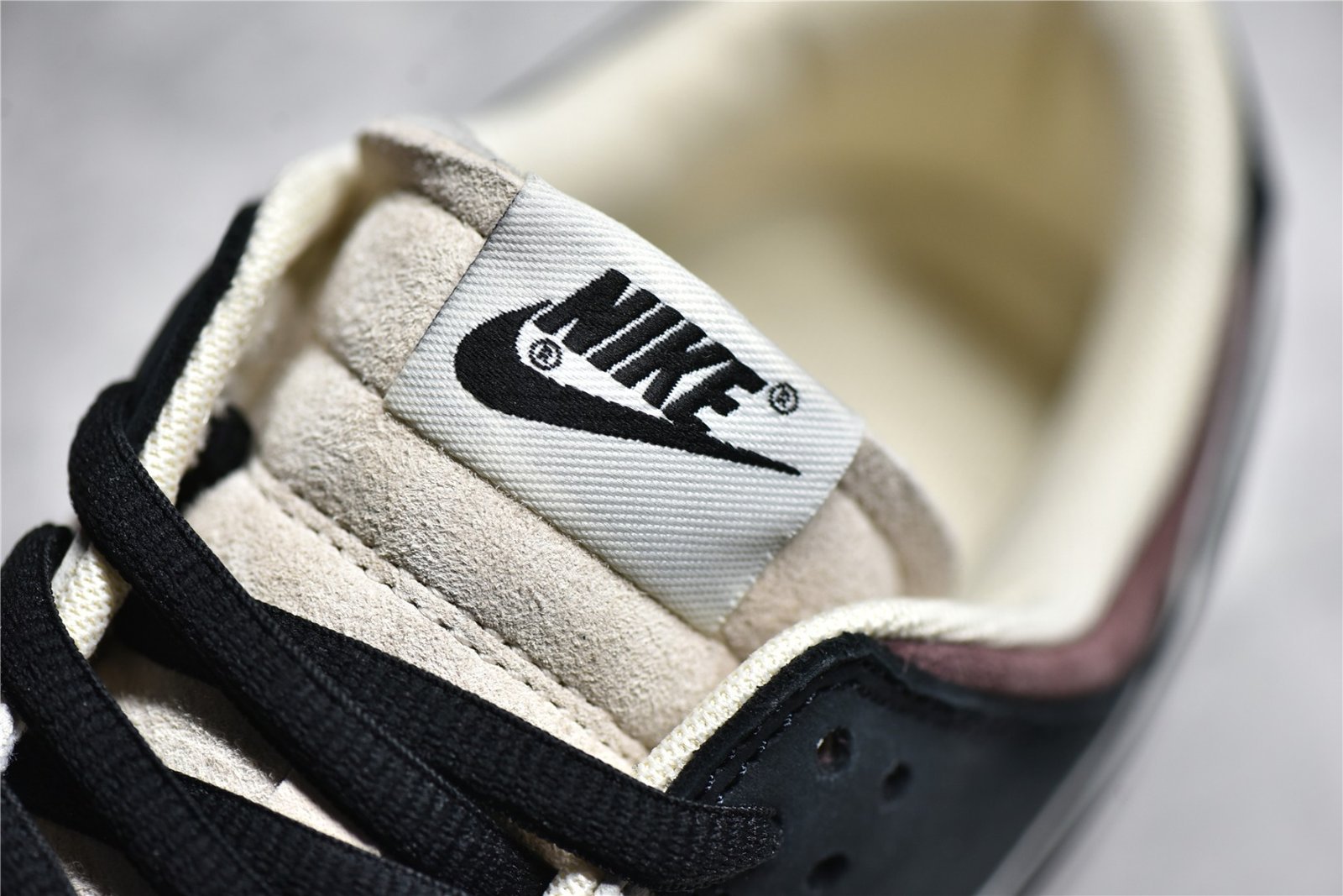 Nike SB DUNK LOW STEAMBOY OST X OTOMO KATSUHIRO BEIGE/BLACK/DARK BROWN LF0039-028 – תמונה 8