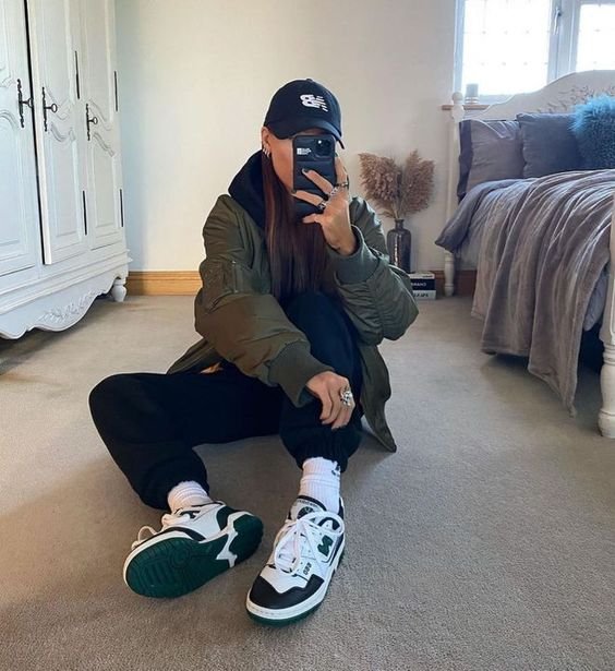 תפסו את הטרנד: New Balance 550 White Green Black במבצע מיוחד! NEW BALANCE | ShoeSale