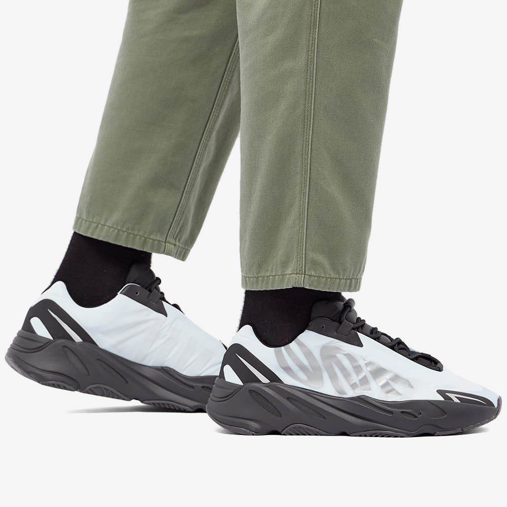Yeezy 700 Mnvn Blue Tint - הסטייל שמשנה משחק Yeezy 700 | ShoeSale