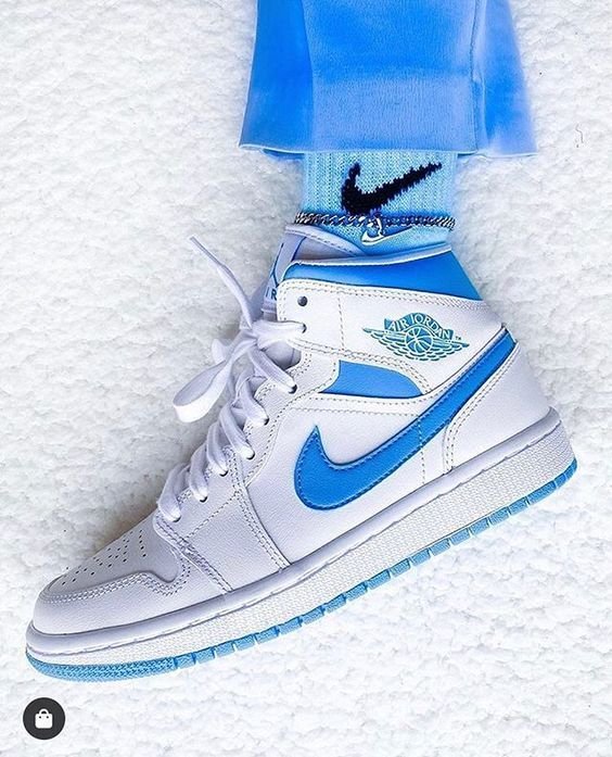 Air Jordan 1 Mid Unc – הופעה בלתי נשכחת בעיצובים המובילים! AIR JORDAN | ShoeSale